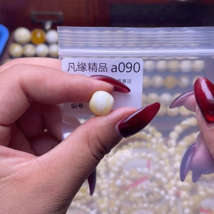 琥珀未镶嵌裸石琥珀