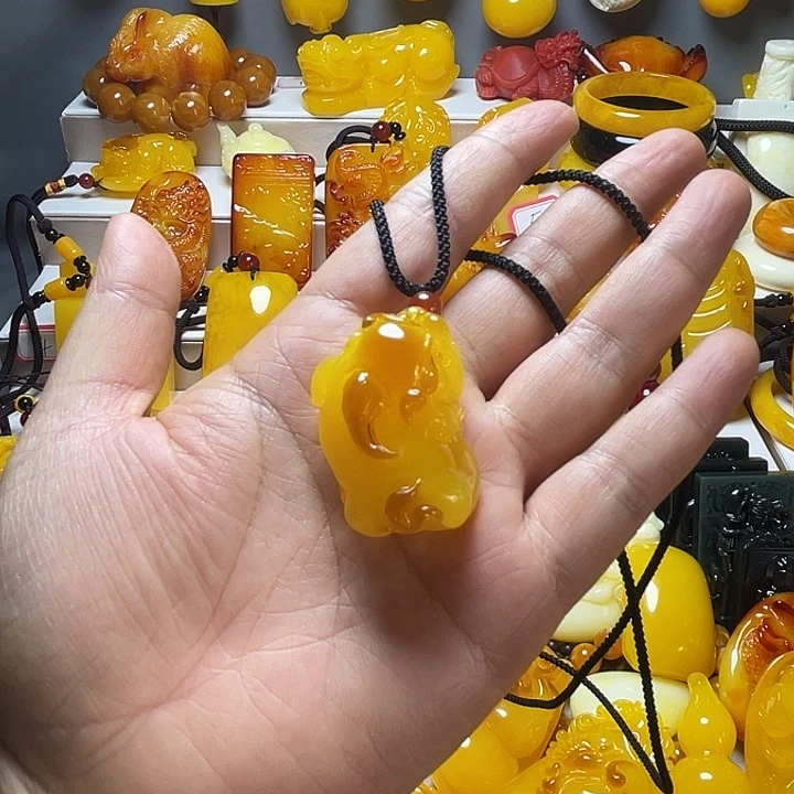 俏色貔貅挂件 服饰配饰