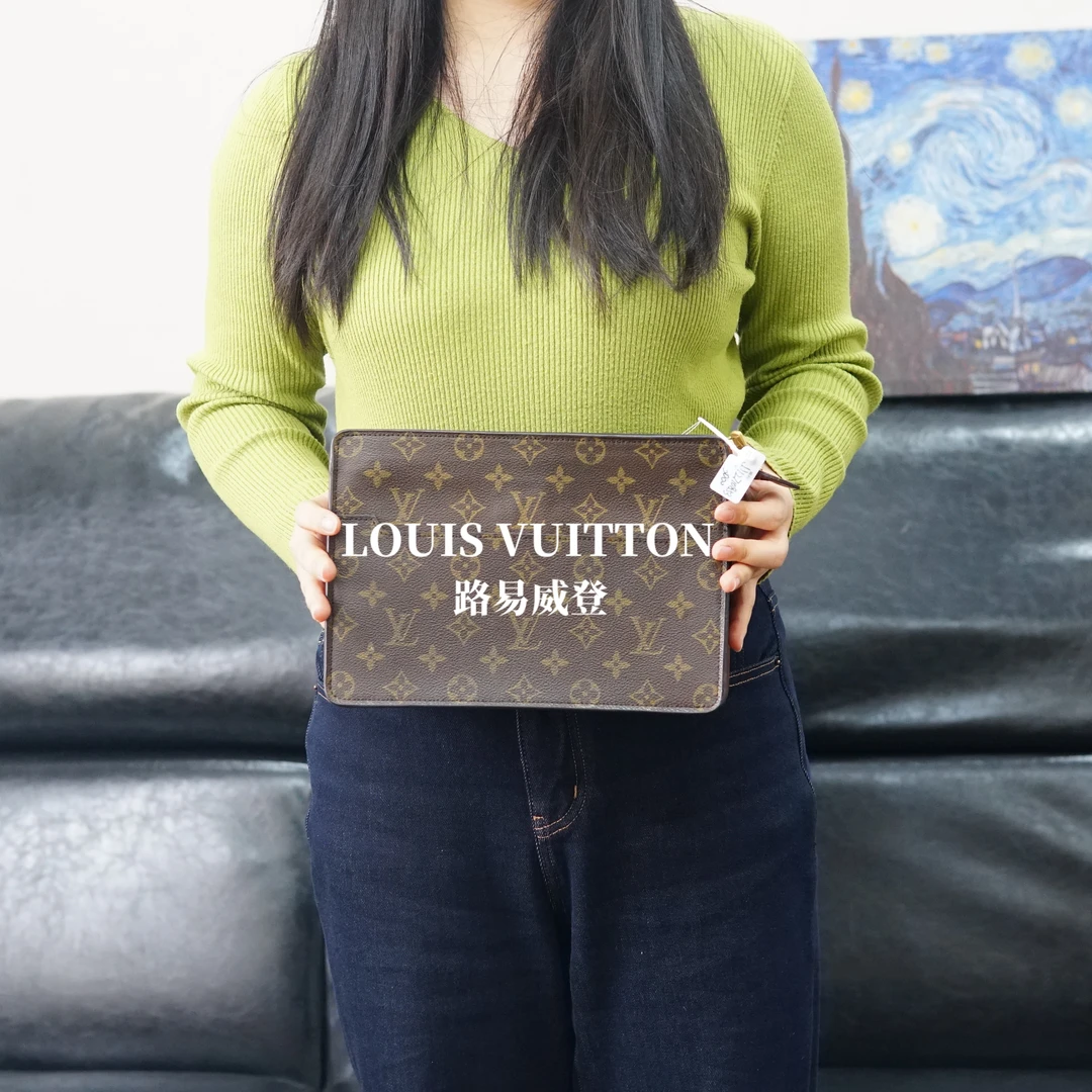 95新 LouisVuitton/路易威登 LV/红皮洗漱包/001