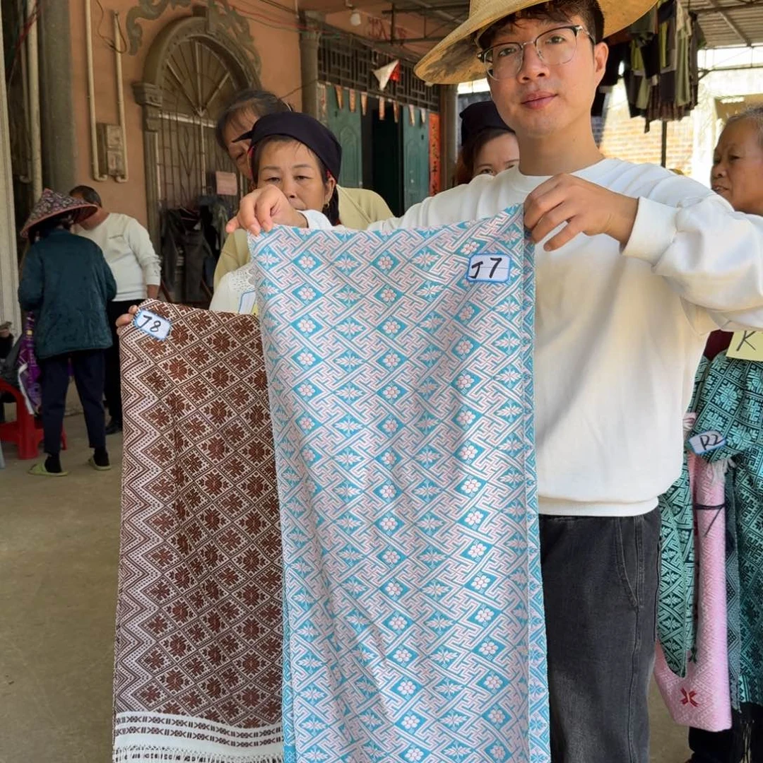 织绣壮锦围巾村民手工J7