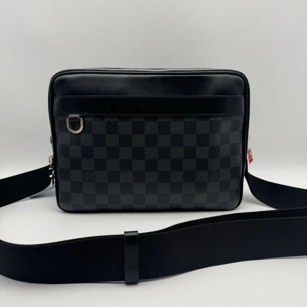 95新 LouisVuitton/路易威登 97新黑色棋盘格双拉链相机包/2712