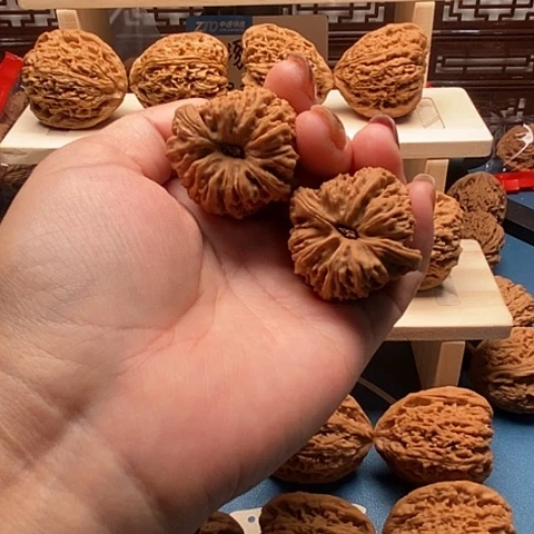 文玩核桃吊坠南疆