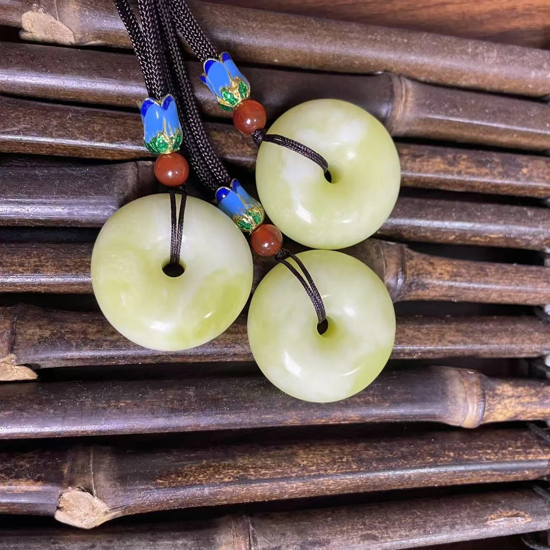 天然岫玉平安扣吊坠多样性发货其中发一