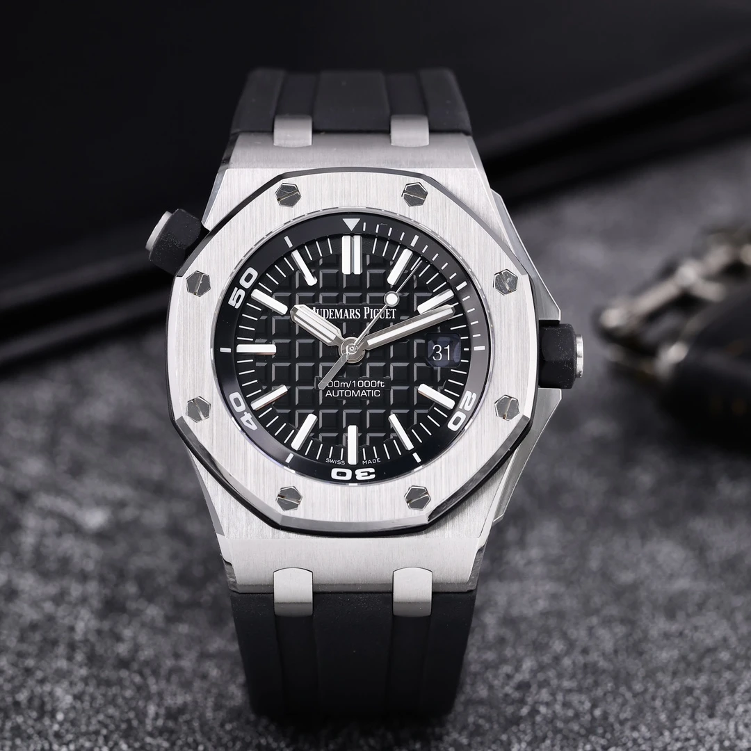 95新 Audemars Piguet/爱彼 15710ST 42mm 日期显示 2020年保卡