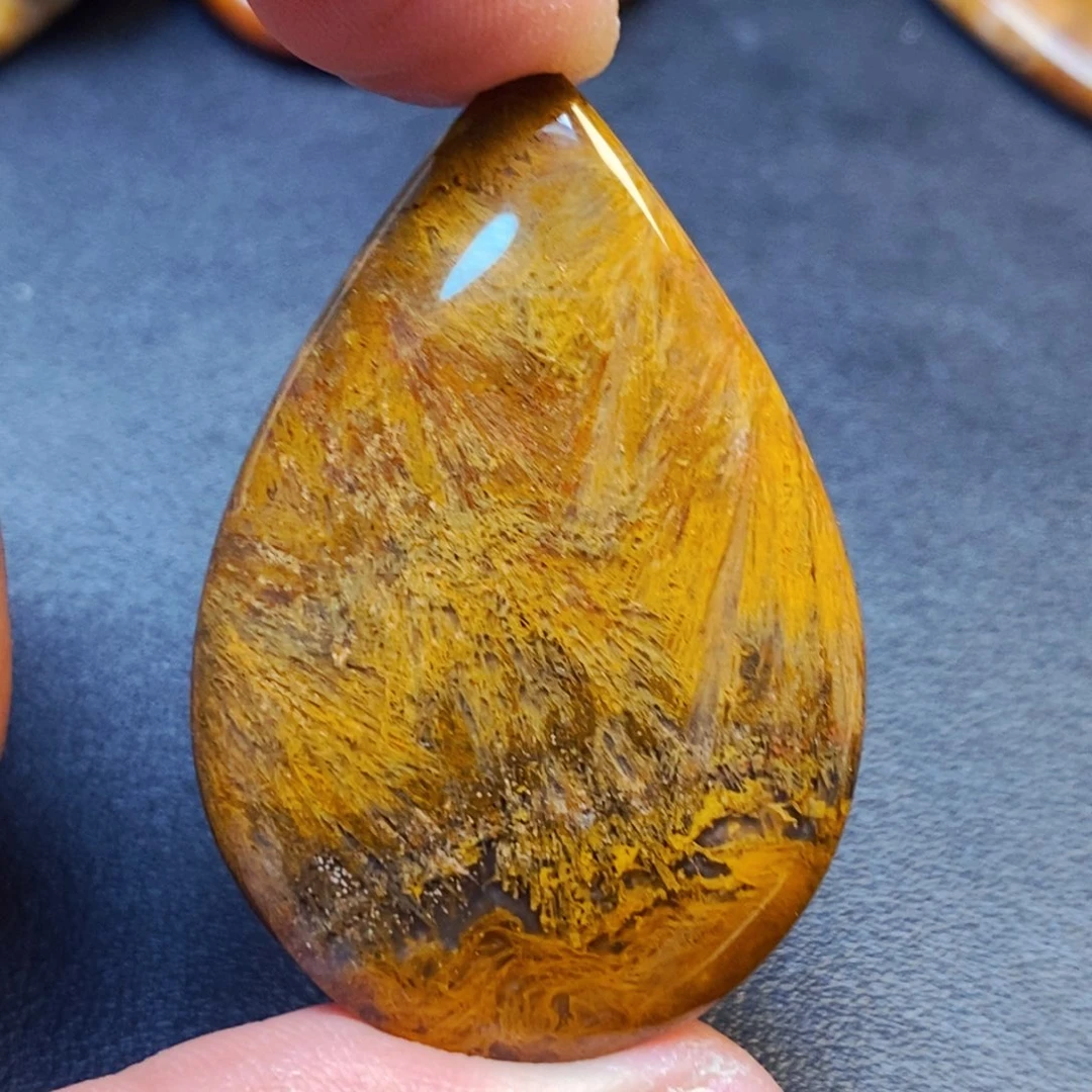 未镶嵌颈饰玛瑙/玉髓展*