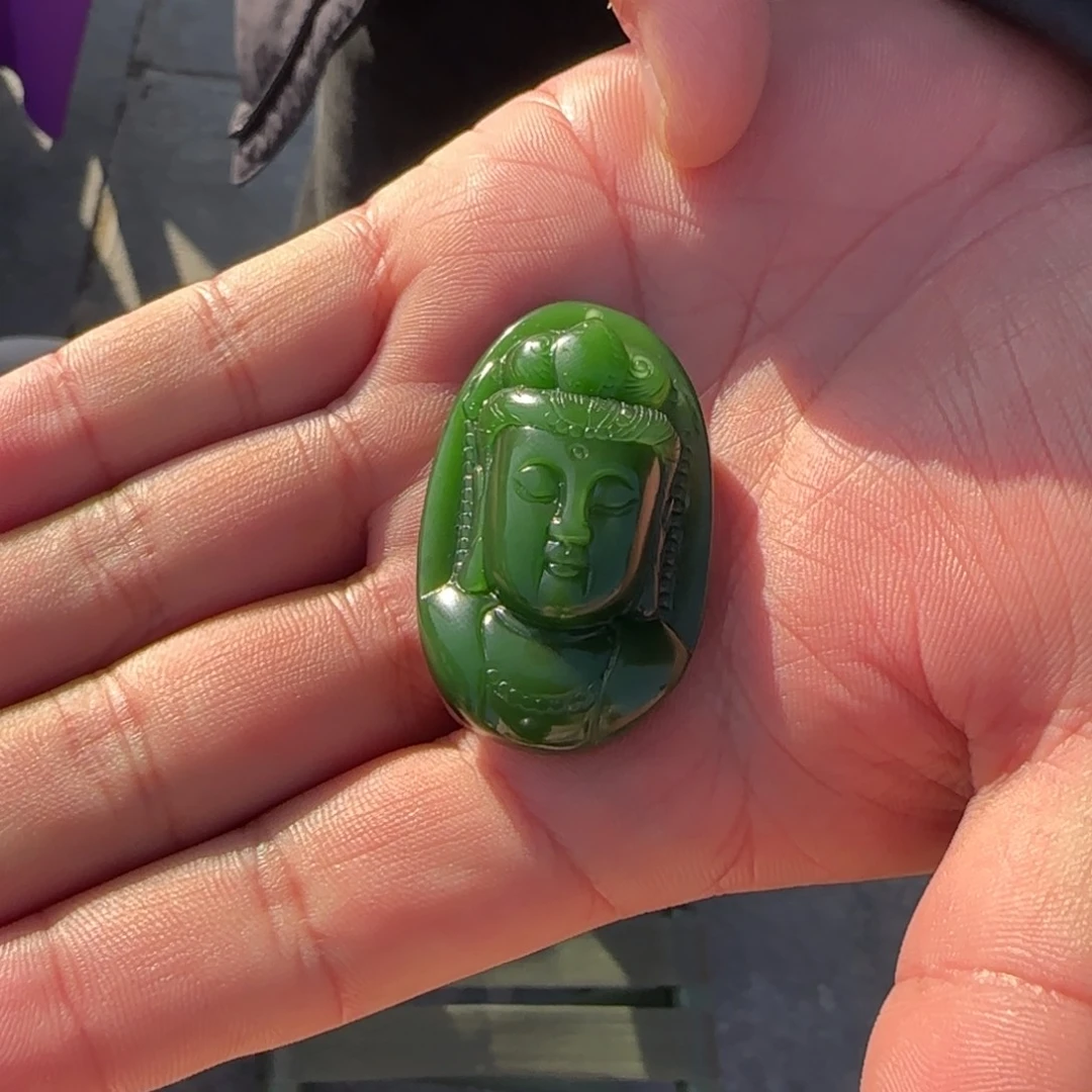 顺***儒和田玉未镶嵌颈饰俄碧辣绿