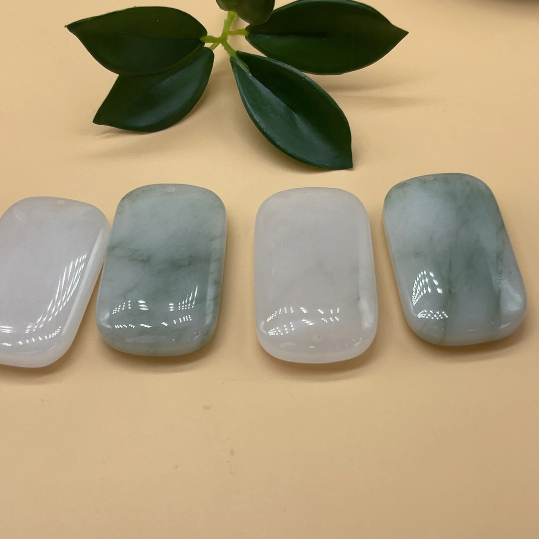 【玉美人】天山翠大平安无事牌吊坠约卡50（拍一发一多样性发货）