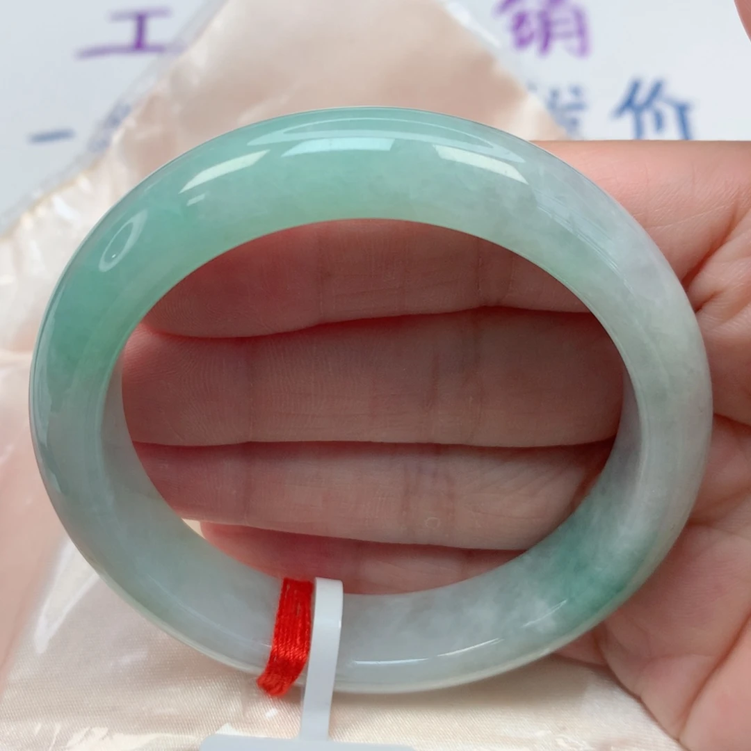 翡翠手镯未镶嵌55.6圈 晴绿底 有瑕疵 福利