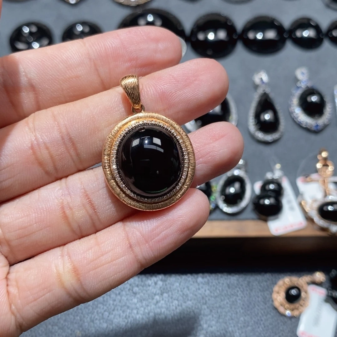 斯***G翡翠18K金镶嵌颈饰