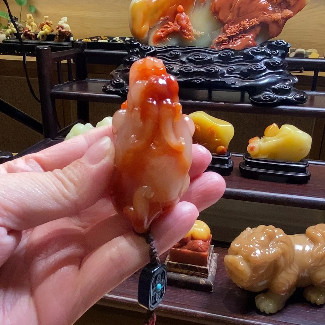 陈***丰寿山石印石寿山石千禧芙蓉古兽手把件