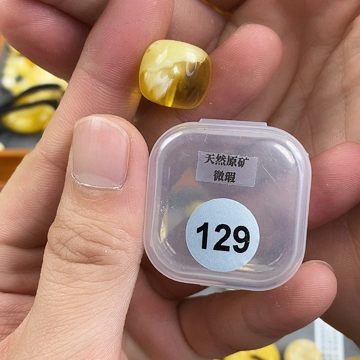未镶嵌琥珀珠宝奇石