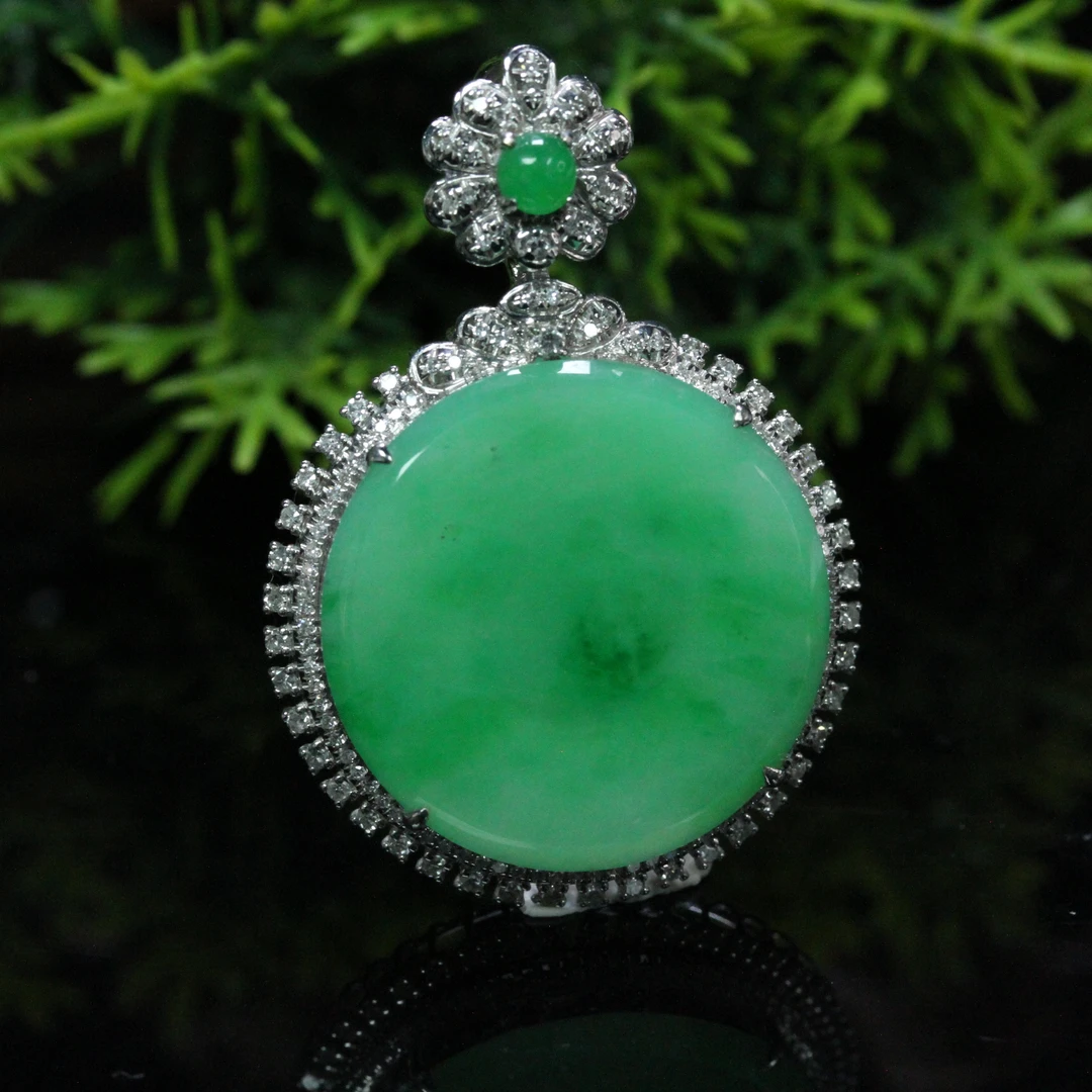 天然缅甸翡翠A货18K金镶阳绿平安顺遂无事牌吊坠/01026075/拍卖