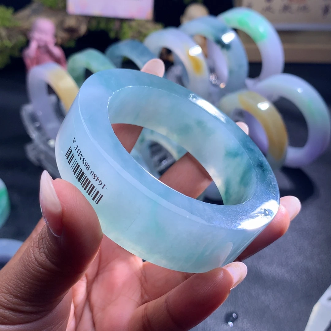 用***然定制翡翠未镶嵌手镯