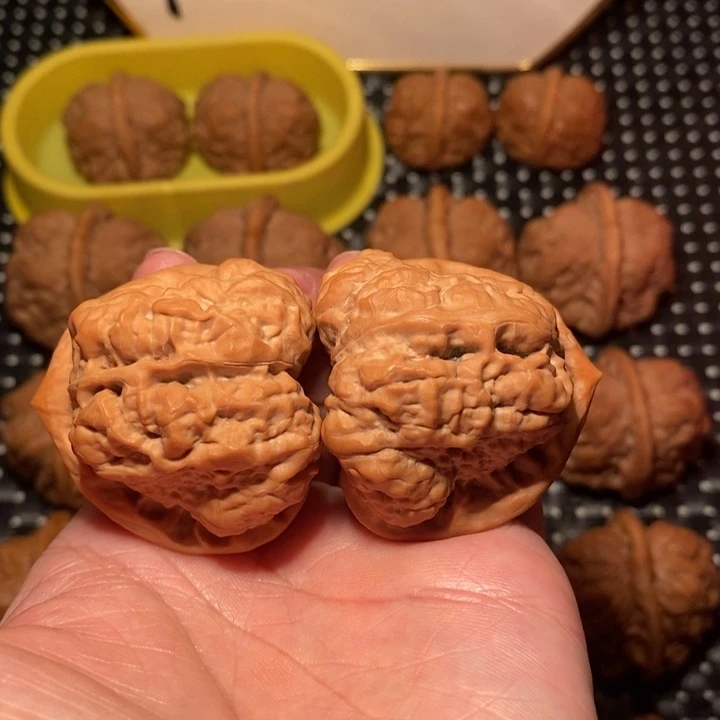 文玩核桃把件四开小掐腰超大八腿三角箭毒蛙王