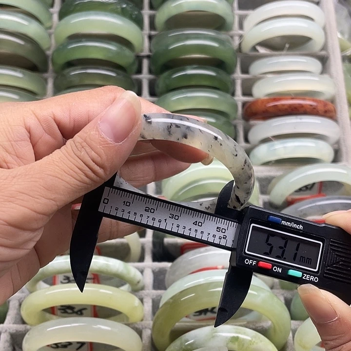 蛇纹石玉未镶嵌手镯331