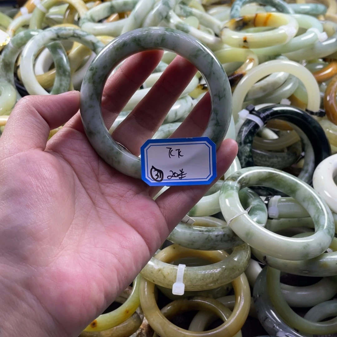 飞***飞蛇纹石玉未镶嵌手镯