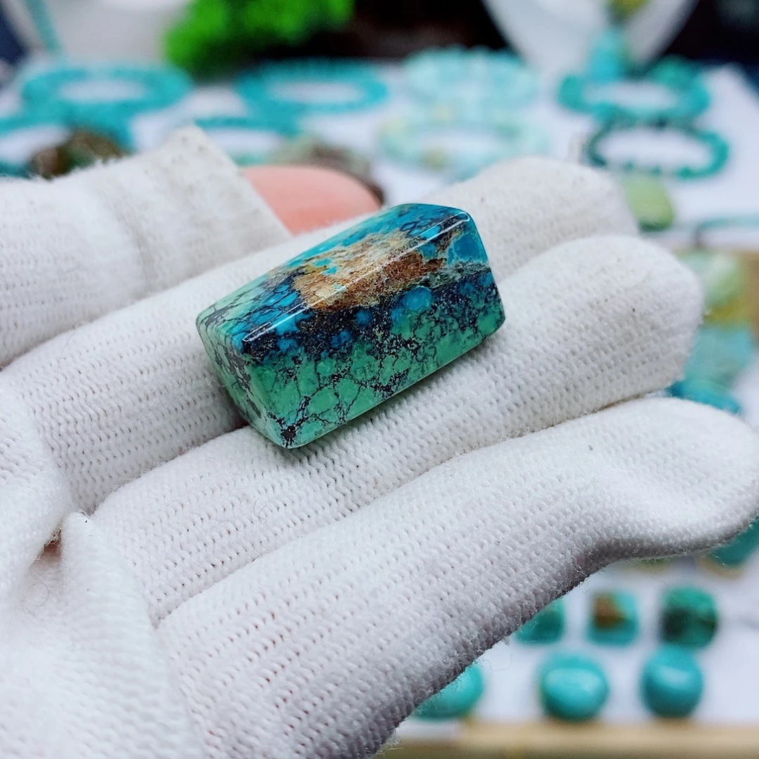 绿松石未镶嵌颈饰