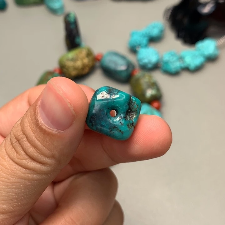 绿松石未镶嵌颈饰