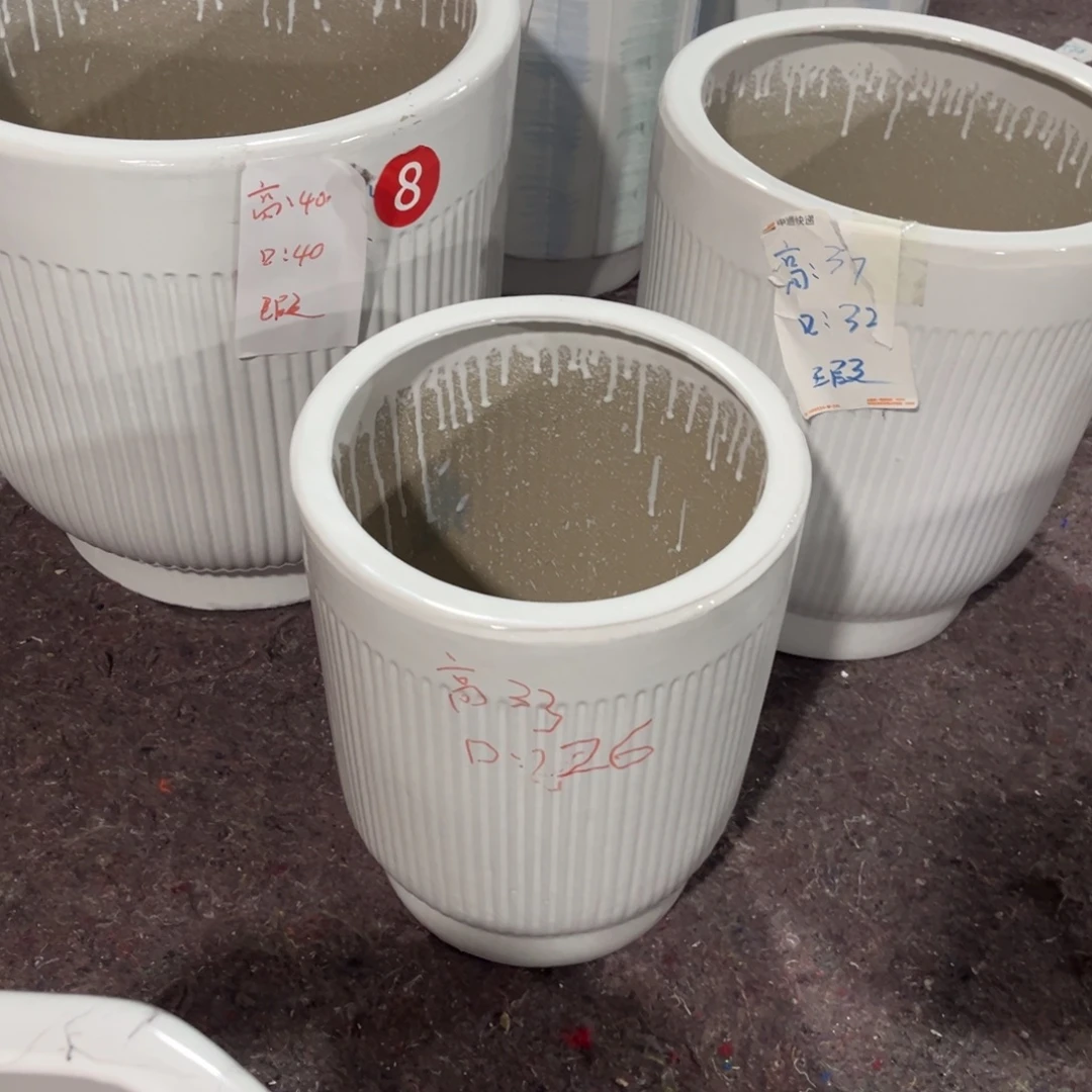 白色高脚竖条纹一套三个花盆