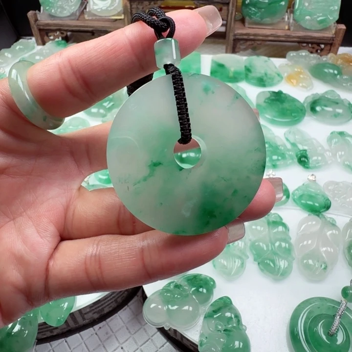 石英质玉未镶嵌颈饰