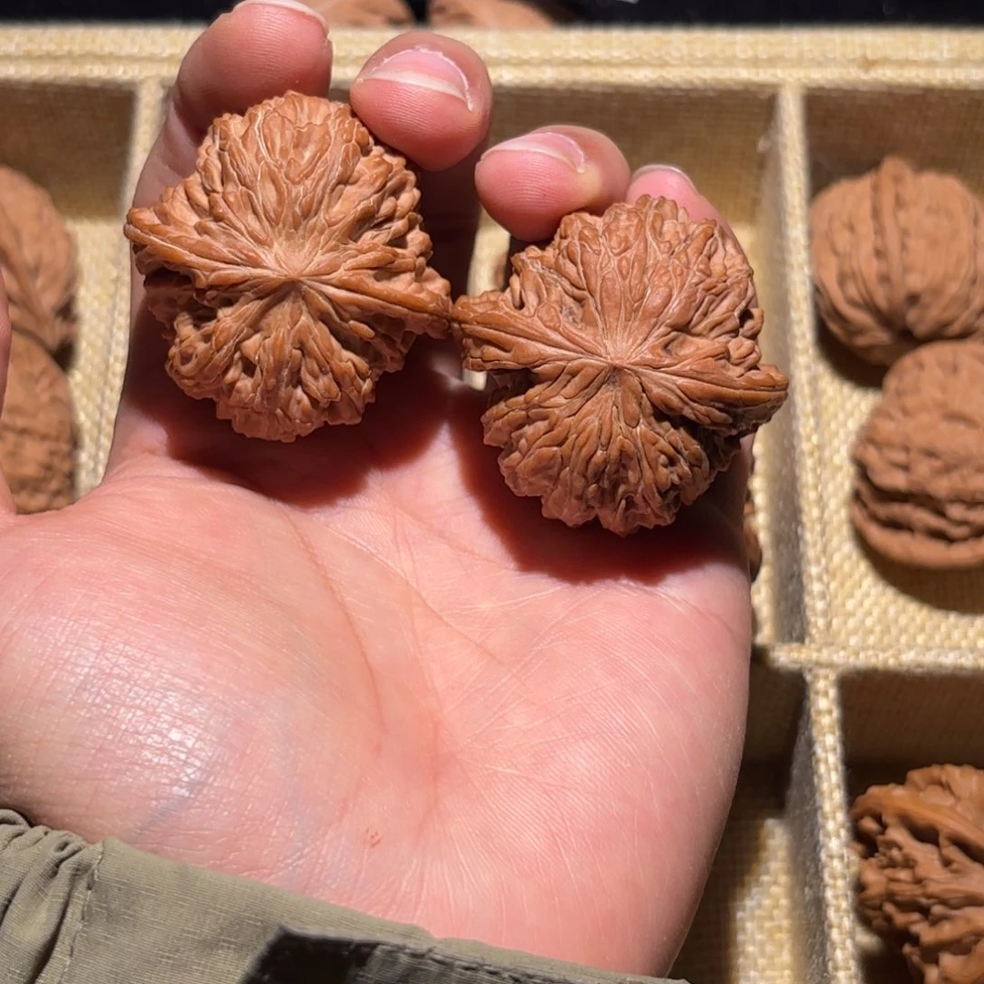 文玩核桃吊坠40红皮山地磨