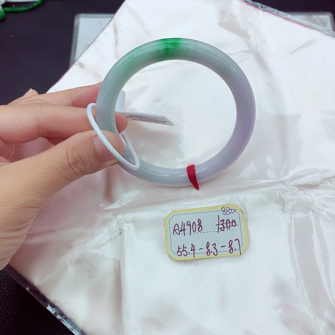 翡翠手镯未镶嵌翡翠