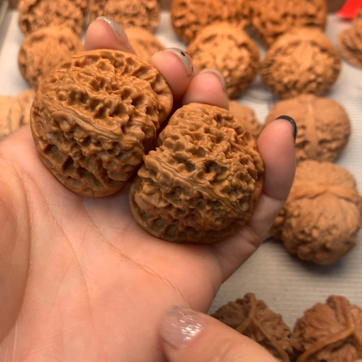 把件文玩核桃三角南疆石；42