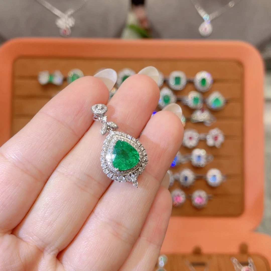 吊坠18K金镶嵌祖母绿3.7