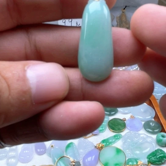 翡翠未镶嵌颈饰翡翠高冰绿福瓜