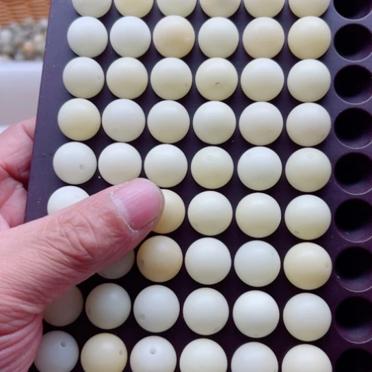 白玉菩提吊坠瑕疵14奶黄圆珠60颗