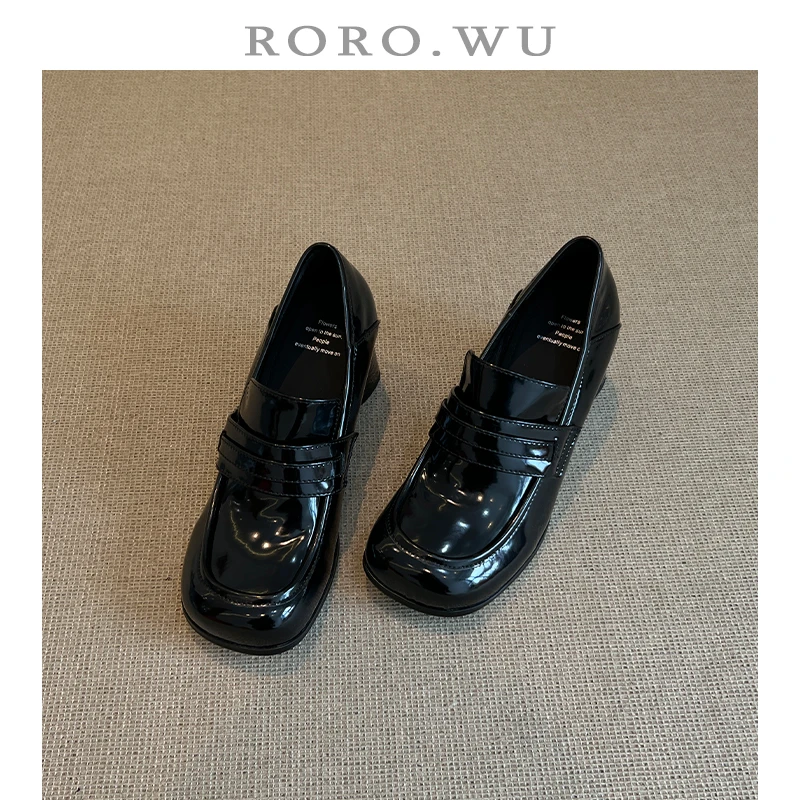 娆娆吴·牛皮复古舒适学院风一脚蹬单鞋春季新款粗跟乐福鞋女D13