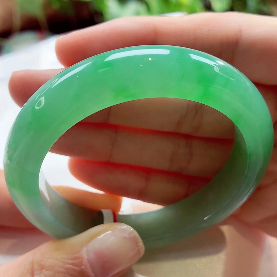 翡翠未镶嵌手镯冰绿8