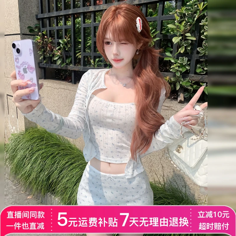 巨好看韩系纯欲碎花包臀裙女2026新款秋季绝美海边度假套装短裙子