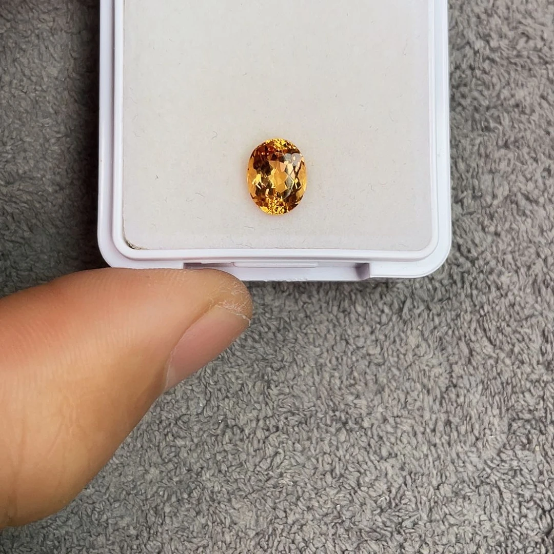未镶嵌裸石托帕石2.117Ct。