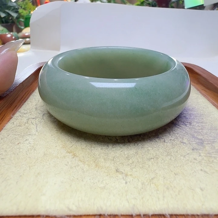 姣***姣石英质玉未镶嵌手镯