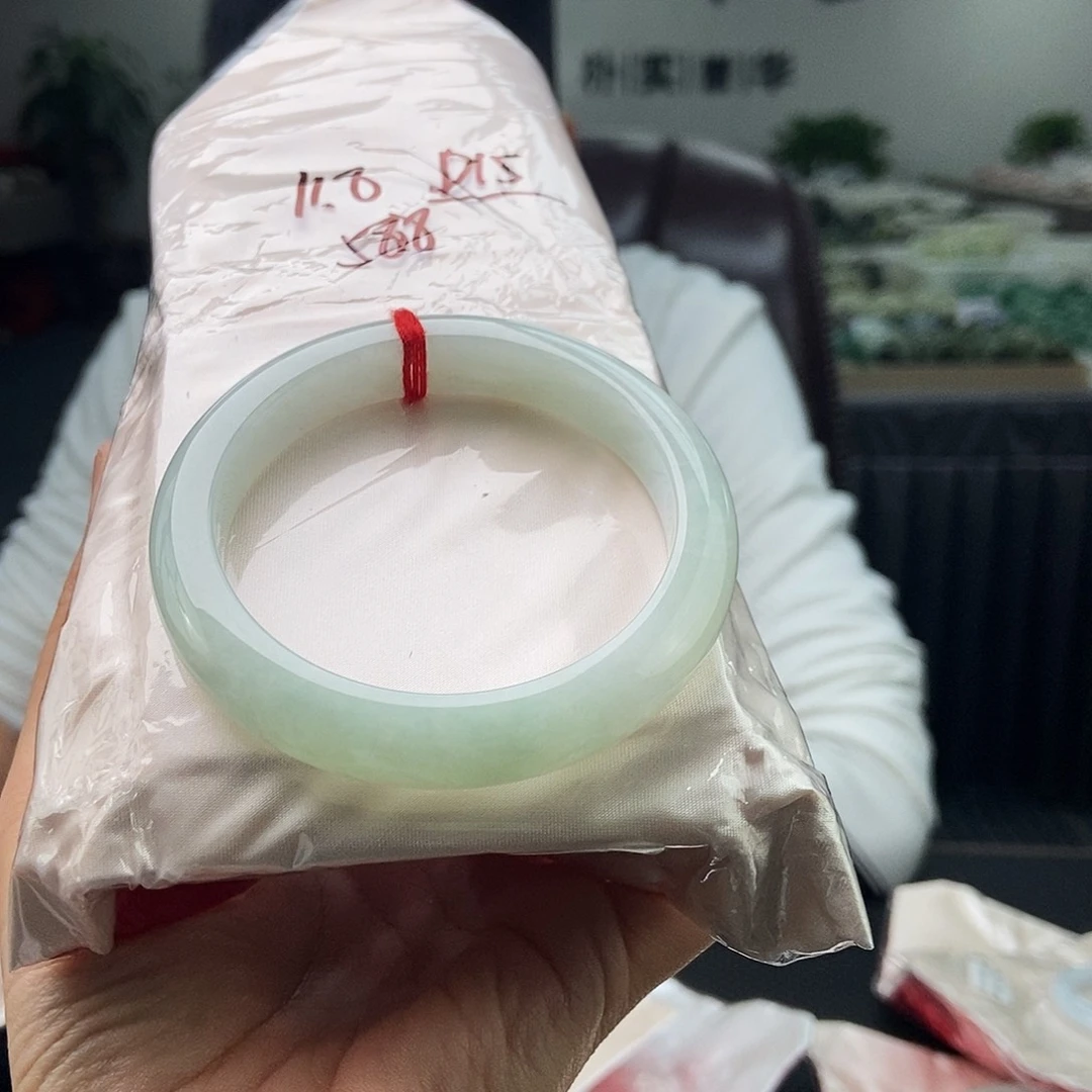 翡翠未镶嵌手镯颜色多样性发拍一发一