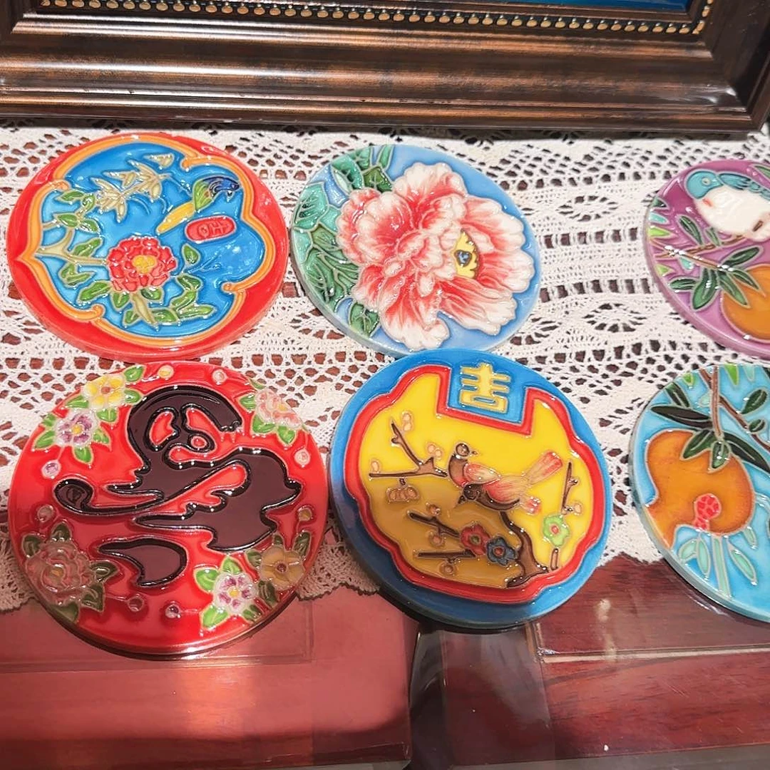 王***常左边四个瓷版画好看