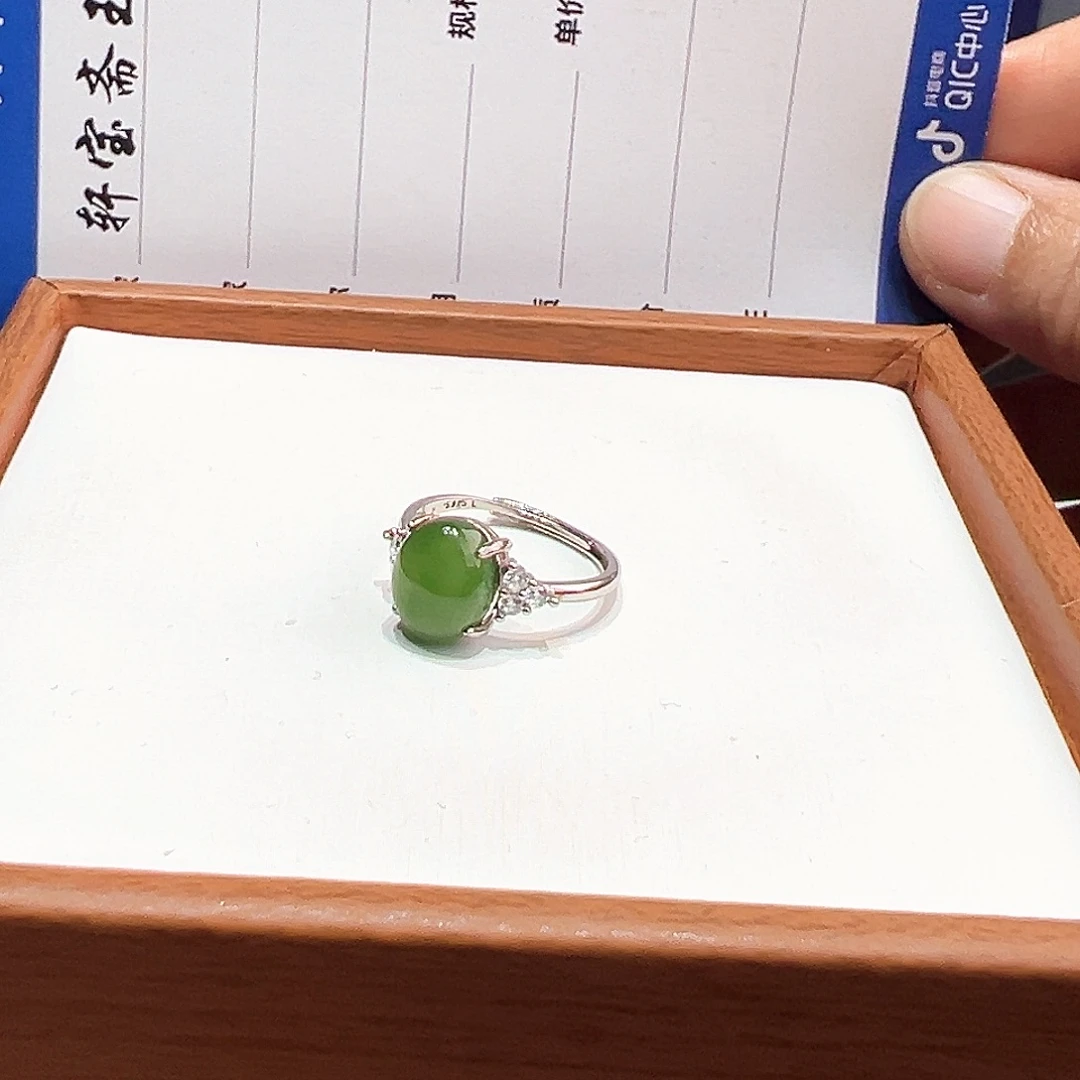 刘***梅和田玉银S925镶嵌戒指