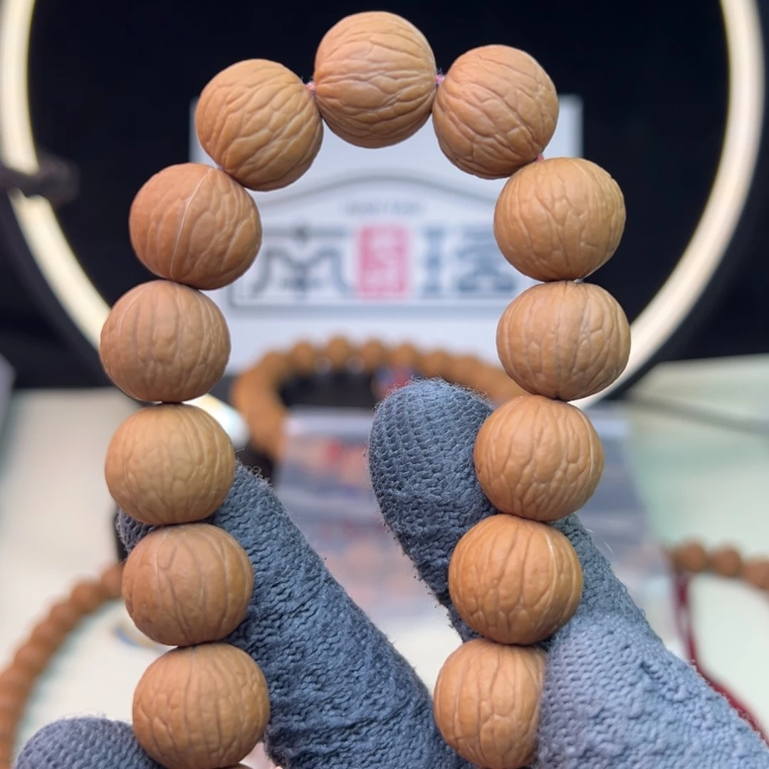 猴头核桃吊坠?**?聚宝盆