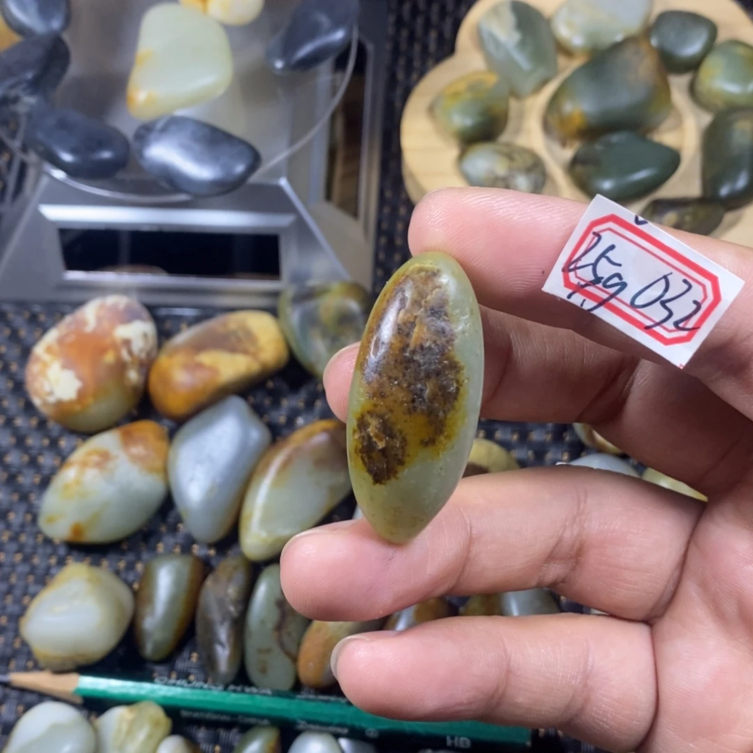 和田玉（糖玉）未镶嵌挂件