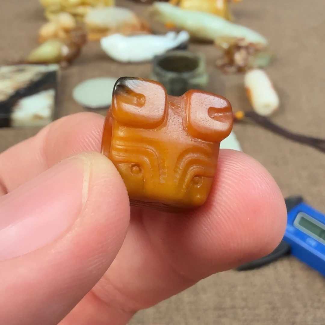 和田玉（糖玉）未镶嵌珠宝奇石