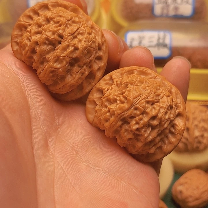 文玩核桃把件40血麒麟