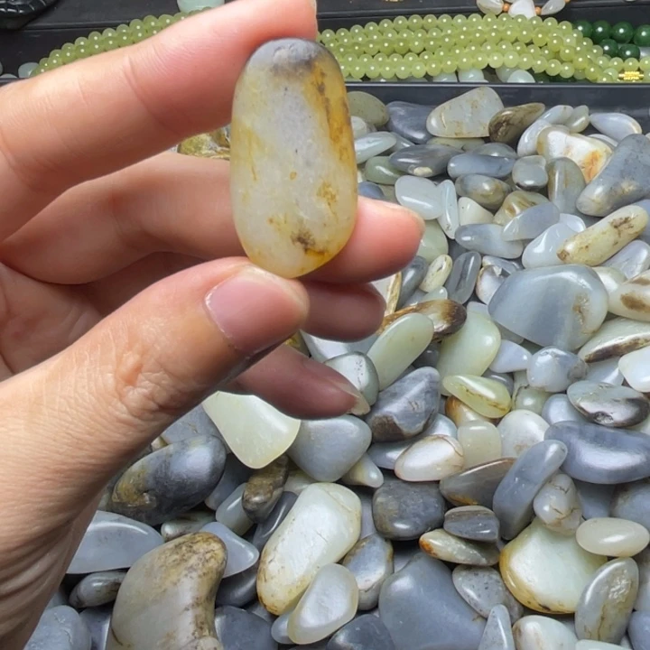 一***洋和田玉未镶嵌珠宝半成品
