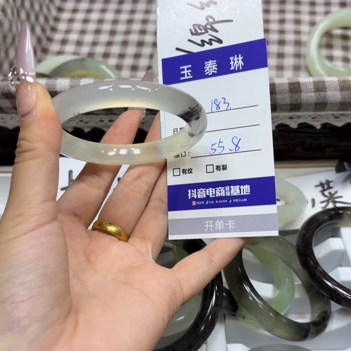 未镶嵌岫玉手镯天然