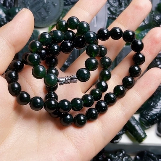 转***子蛇纹石玉未镶嵌颈饰