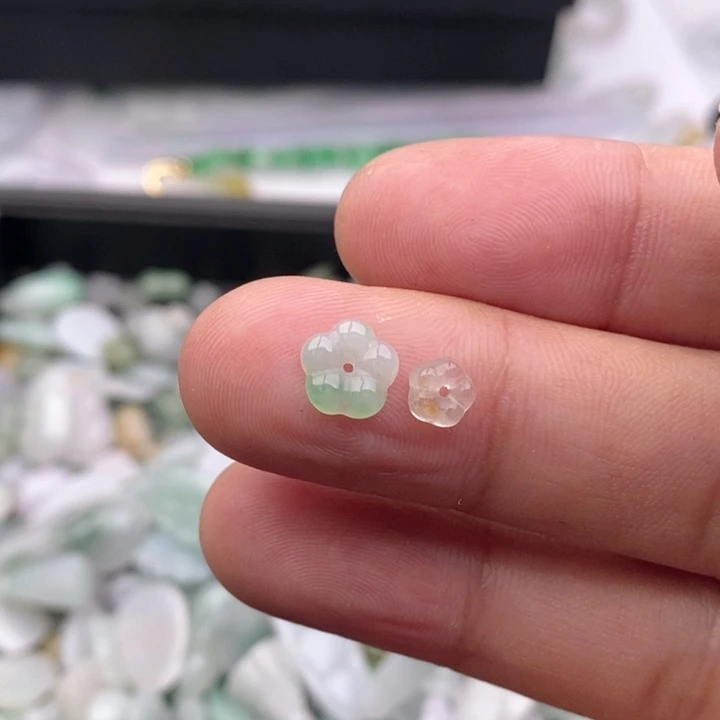 君***杨翡翠未镶嵌吊坠(不含链)