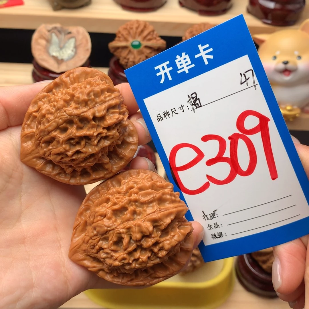 文玩核桃吊坠309号 麒麟纹官帽 47