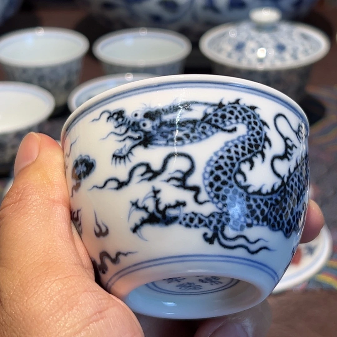 精品青花龙纹小缸杯口径约7厘米