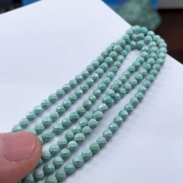 绿松石颈饰未镶嵌