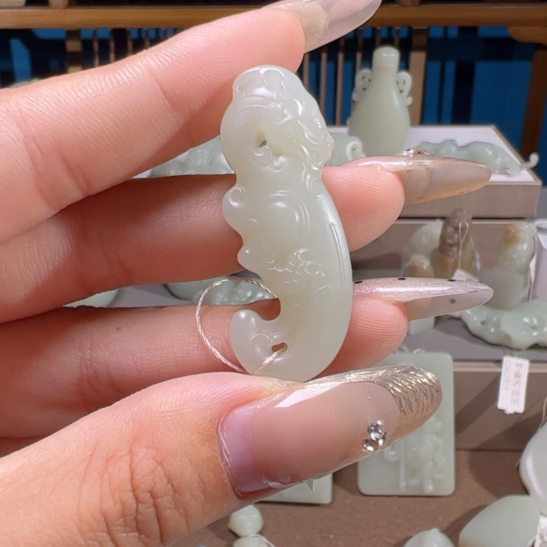 颈饰未镶嵌和田玉（糖玉）